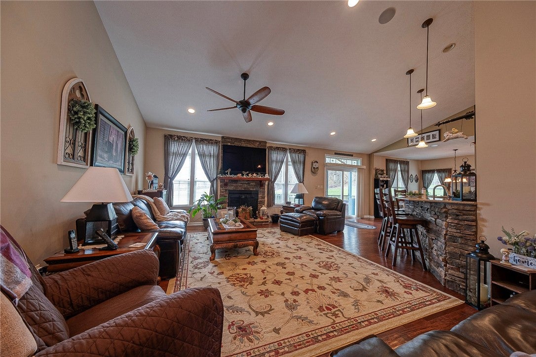 Burgettstown, Pennsylvania, 15021, United States, 3 Bedrooms Bedrooms, ,4 BathroomsBathrooms,Residential,Active,2032956