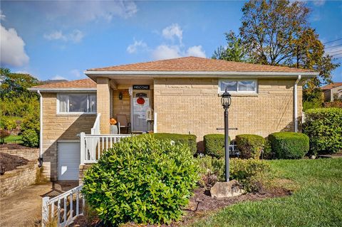 Photo of 104 Thorncrest Dr, Mc Kees Rocks, PA 15136 (MLS # 1732324)