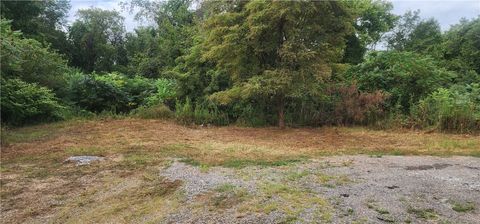 Photo of 1305 Tuscarawas Rd, Beaver, PA 15009 (MLS # 1717610)