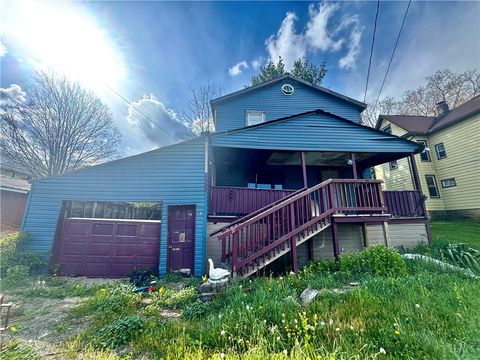 Photo of 1011 Broadway St, Rockwood Boro, PA 15557 (MLS # 1749445)