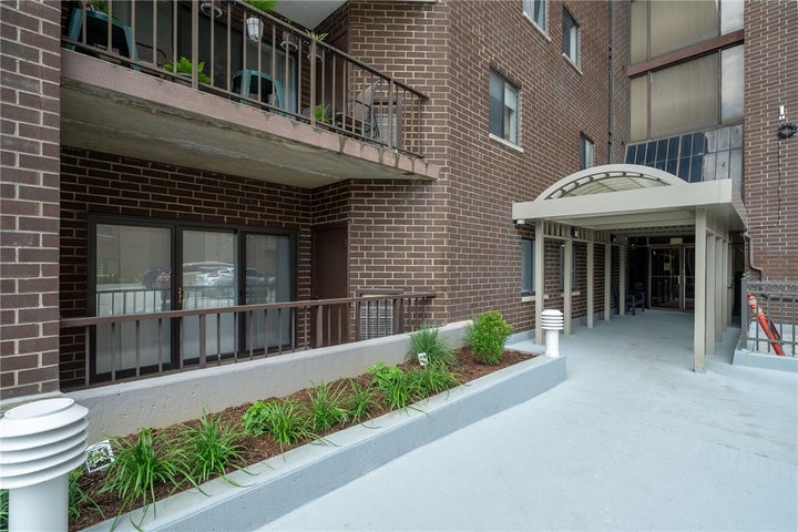 Photo 1 of 49 — 5600 Munhall Rd 201, Squirrel Hill, PA 15217
