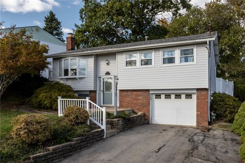 Photo of 216 Aberdeen Dr, Oakdale, PA 15071 (MLS # 1725745)