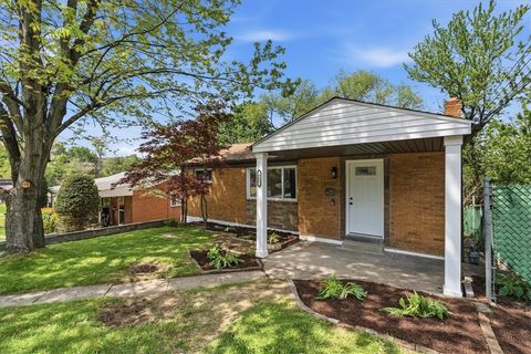 Photo of 443 Ruthwood Ave, Pittsburgh, PA 15227 (MLS # 1751388)