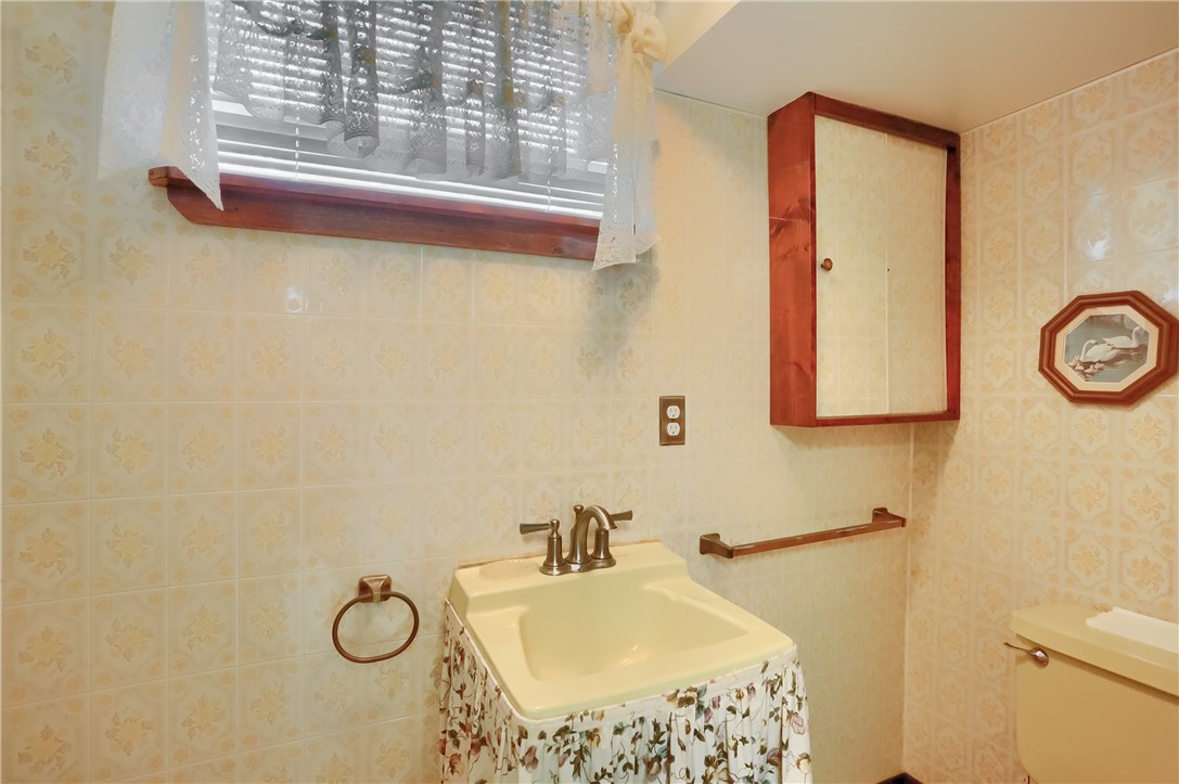 Cranberry Twp, Pennsylvania 16066, United States, 3 Bedrooms Bedrooms, ,3 BathroomsBathrooms,Residential,Contingent,2869