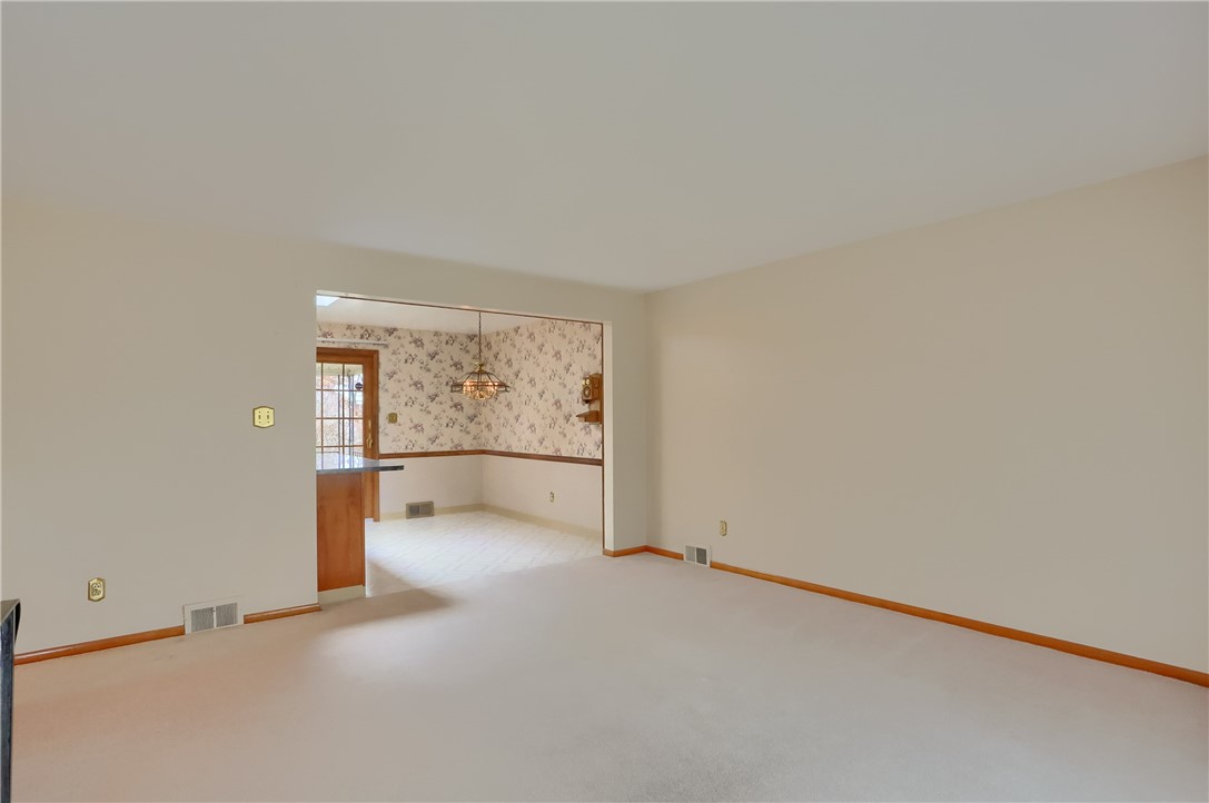 Cranberry Twp, Pennsylvania 16066, United States, 3 Bedrooms Bedrooms, ,3 BathroomsBathrooms,Residential,Contingent,2869