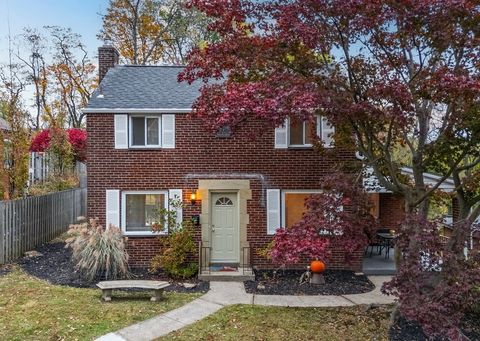 Photo of 711 Gaywood Dr, Pittsburgh, PA 15235 (MLS # 1727799)