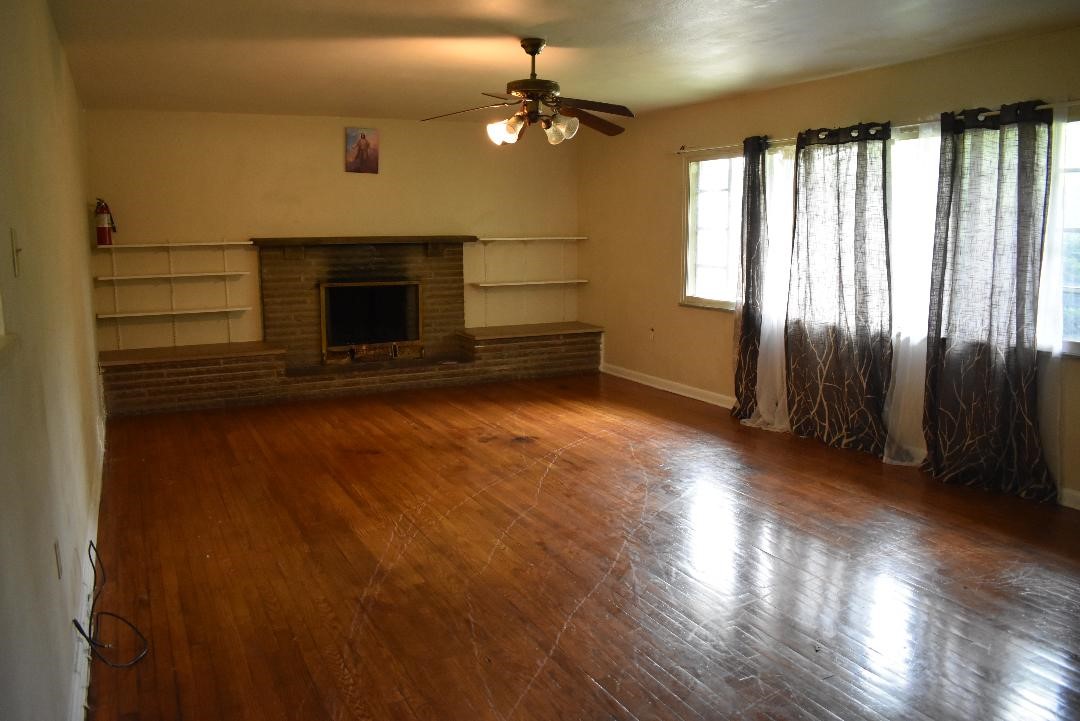 945 Brodhead Rd