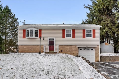 Photo of 576 Joan St, Cranberry Twp, PA 16066 (MLS # 1736065)