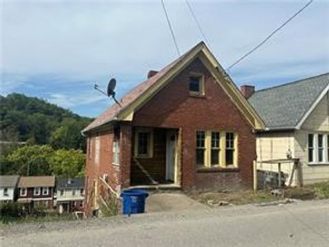 Photo of 1928 Dartmore St, Pittsburgh, PA 15210 (MLS # 1742785)