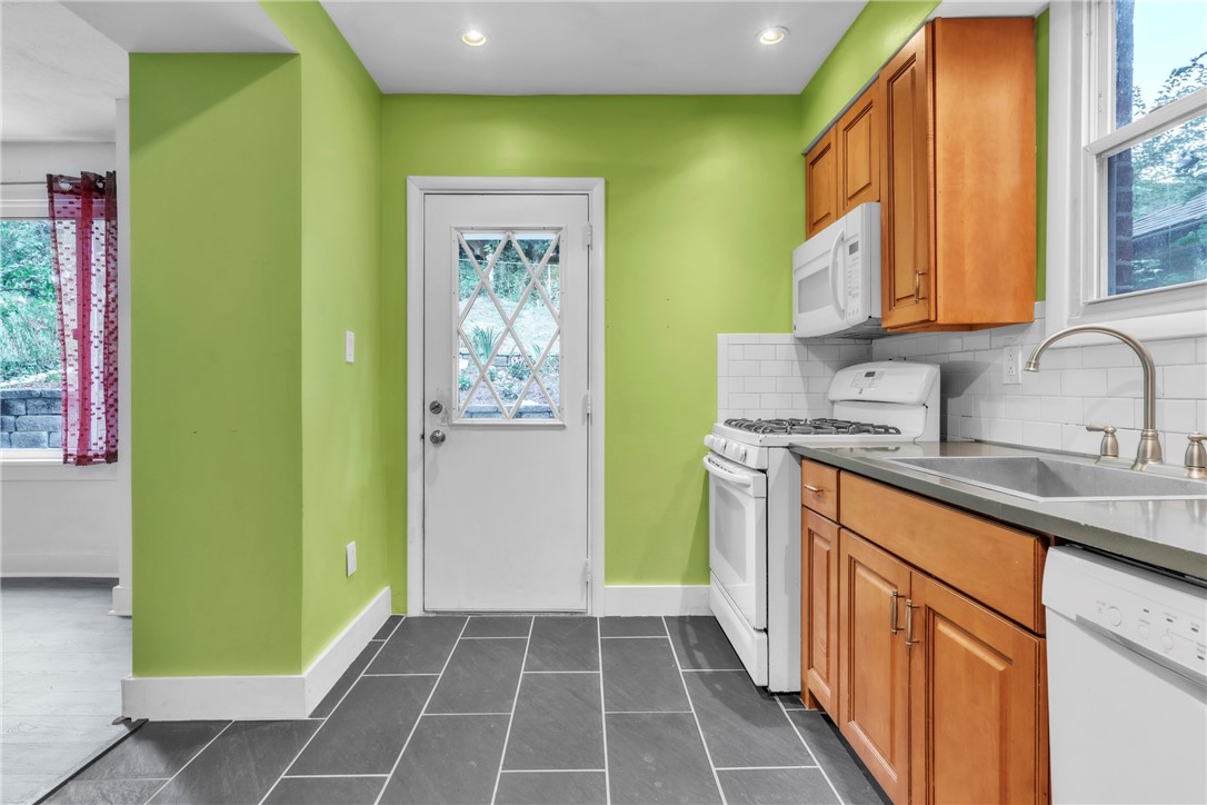 Dormont, Pennsylvania 15216, United States, 3 Bedrooms Bedrooms, ,1 BathroomBathrooms,Residential,Active,191160