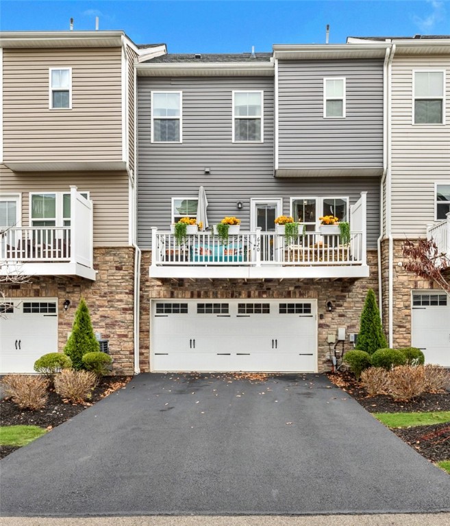 Cranberry Twp, Pennsylvania 16066, United States, 4 Bedrooms Bedrooms, ,3 BathroomsBathrooms,Residential,Contingent,151941