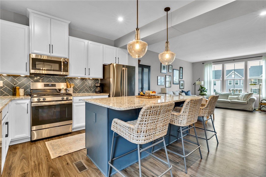 Cranberry Twp, Pennsylvania 16066, United States, 4 Bedrooms Bedrooms, ,3 BathroomsBathrooms,Residential,Contingent,151941