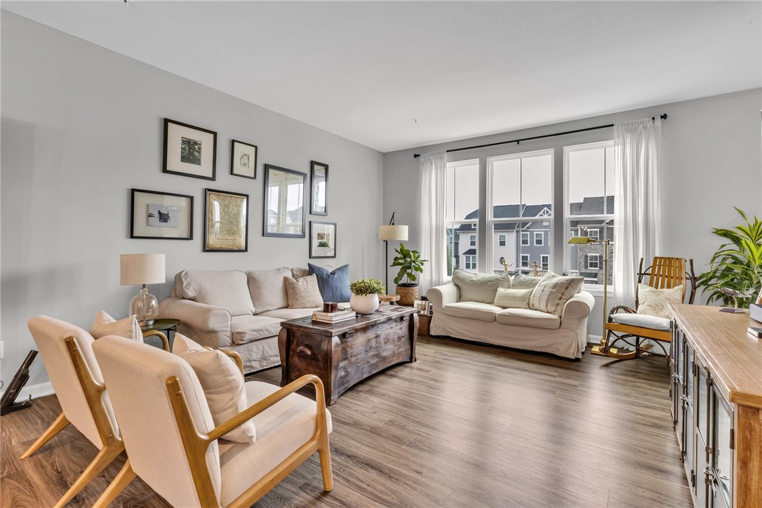 Cranberry Twp, Pennsylvania 16066, United States, 4 Bedrooms Bedrooms, ,3 BathroomsBathrooms,Residential,Contingent,151941