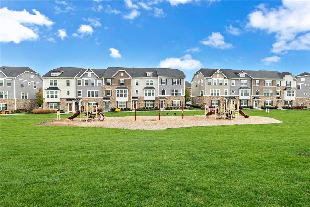 Cranberry Twp, Pennsylvania 16066, United States, 4 Bedrooms Bedrooms, ,3 BathroomsBathrooms,Residential,Contingent,151941