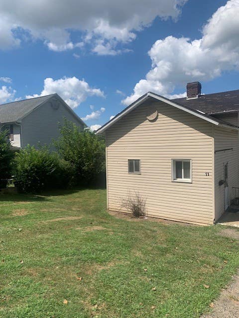 Homes For Sale - 11 Ivy Ln Ln<br/> West Mifflin, PA 15236