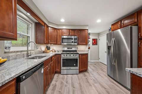 Photo of 100 Circle Drive, Mckeesport, PA 15131 (MLS # 1752951)