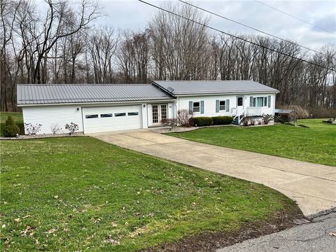Photo of 21 West Dr, Greenville, PA 16125 (MLS # 1749333)