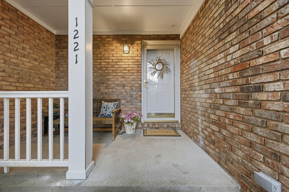 1221 Parkside Drive