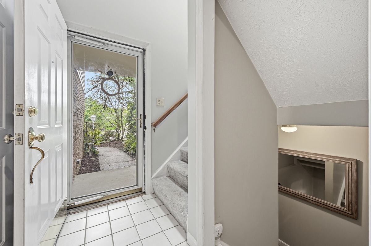 1221 Parkside Drive