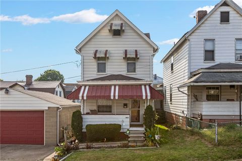Photo of 805 Kentucky St, Brackenridge, PA 15014 (MLS # 1746150)