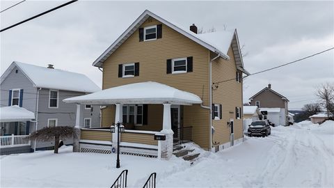 Photo of 910 Temple Ave, New Castle, PA 16101 (MLS # 1738628)