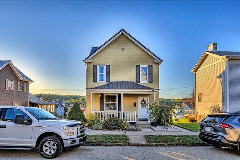 Photo of 1326 Elm St, Greensburg, PA 15601 (MLS # 1725982)