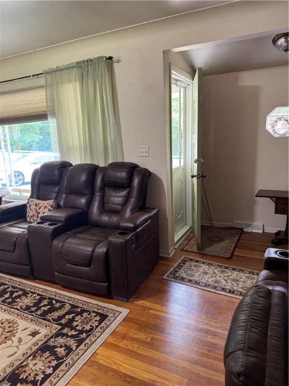 Pulaski Twp - Law, Pennsylvania 16143, United States, 3 Bedrooms Bedrooms, ,2 BathroomsBathrooms,Residential,Contingent,148941