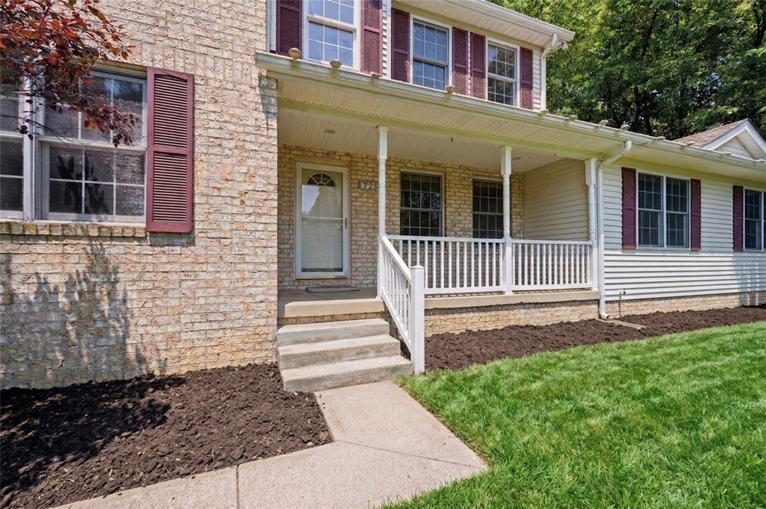 201 Russel Dr