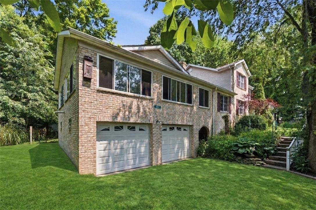 201 Russel Dr