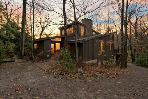 Photo of 130 Overlook Dr, Slippery Rock, PA 16057 (MLS # 1731994)