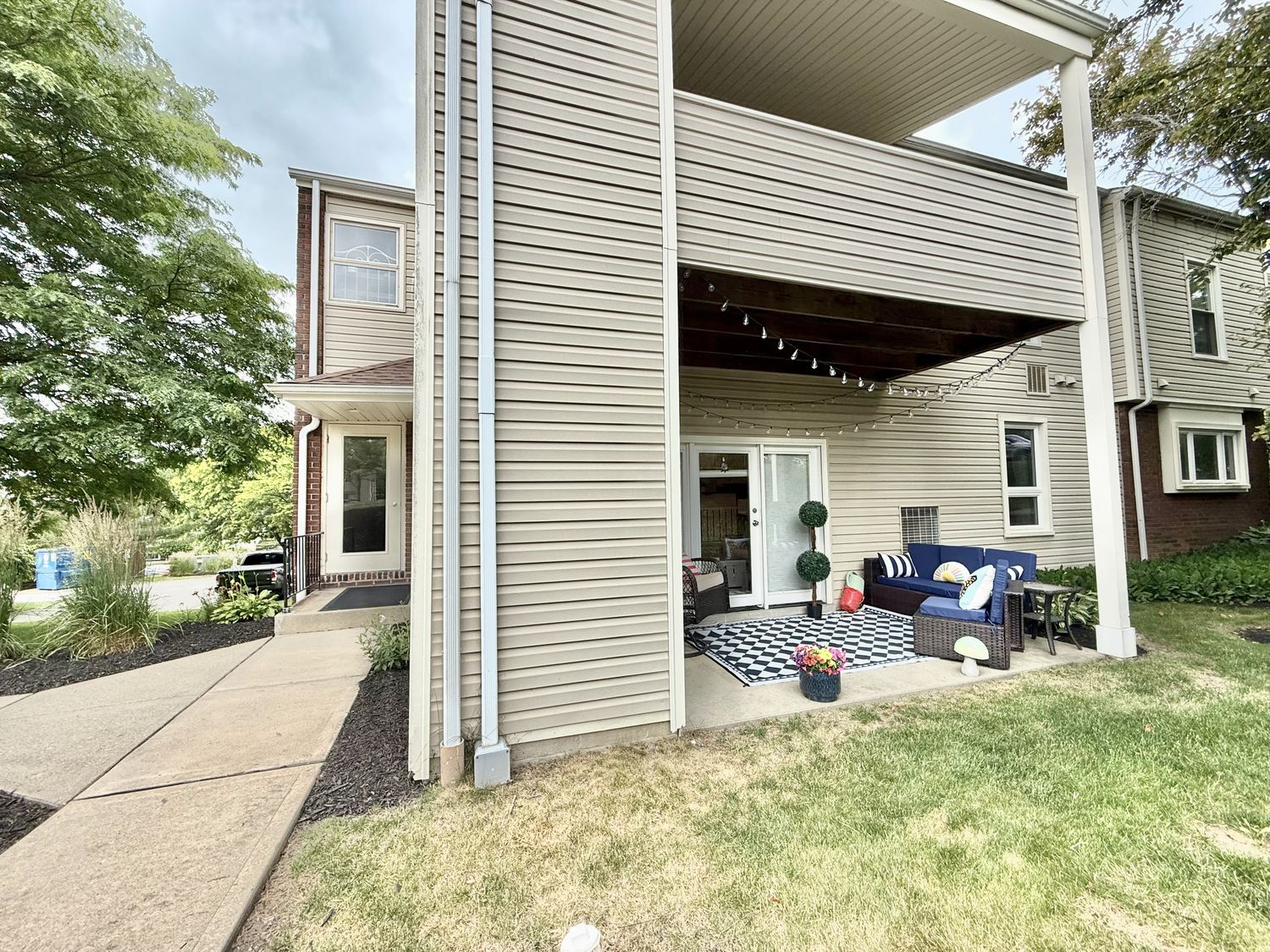 Photo 1 of 32 — 1813 Kenzie Drive, Robinson Twp, PA 15205
