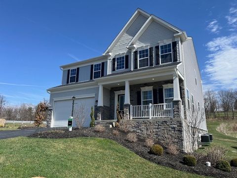 Photo of 1001 Stonegate Dr, Mcdonald, PA 15057 (MLS # 1743648)