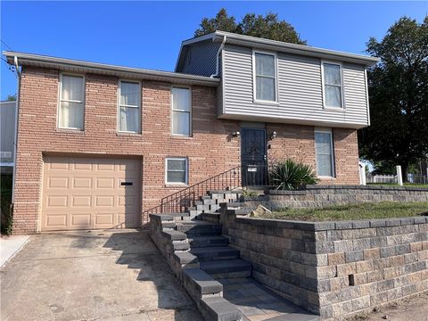 Photo of 1875 Linton St, Pittsburgh, PA 15219 (MLS # 1744856)