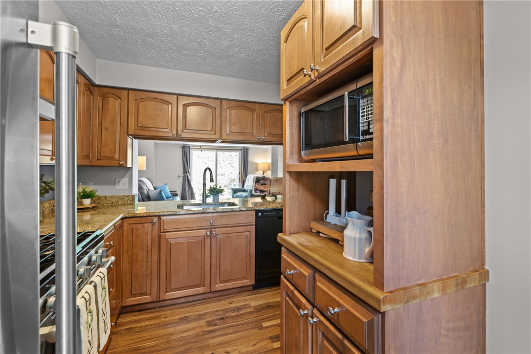 Castle Shannon, Pennsylvania 15234, United States, 2 Bedrooms Bedrooms, ,2 BathroomsBathrooms,Residential,Active,232199