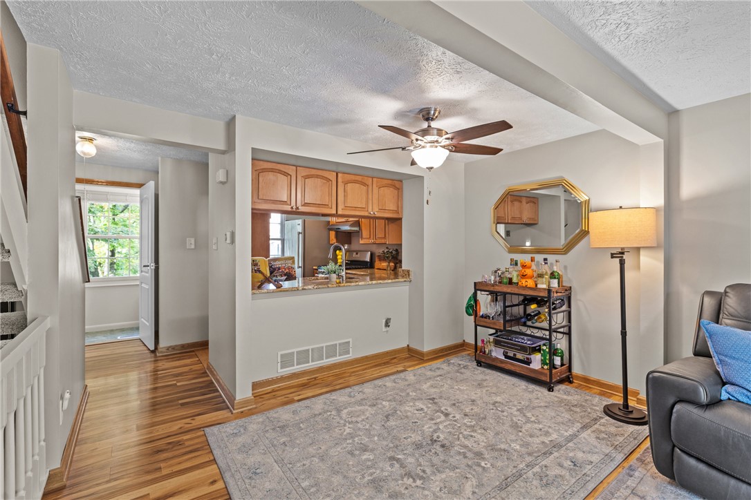 Castle Shannon, Pennsylvania 15234, United States, 2 Bedrooms Bedrooms, ,2 BathroomsBathrooms,Residential,Active,232199