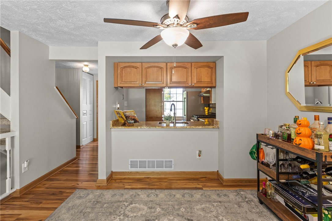 Castle Shannon, Pennsylvania 15234, United States, 2 Bedrooms Bedrooms, ,2 BathroomsBathrooms,Residential,Active,232199