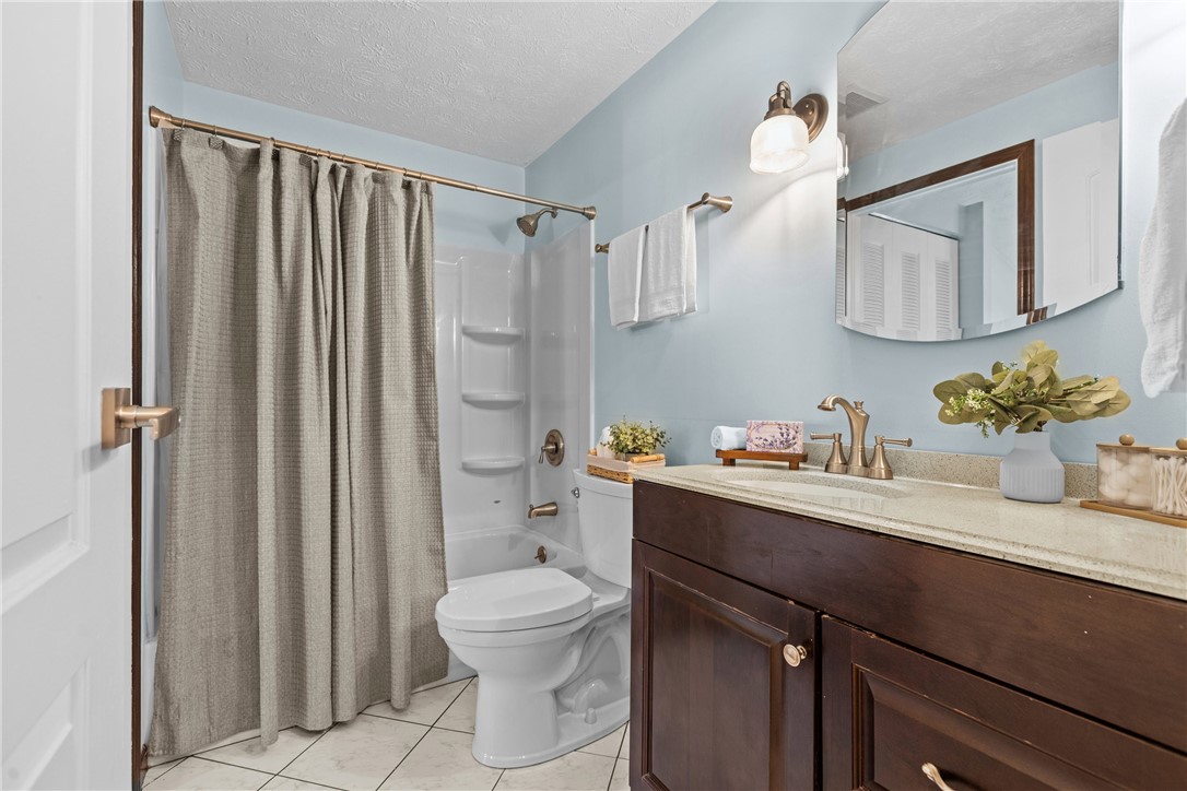 Castle Shannon, Pennsylvania 15234, United States, 2 Bedrooms Bedrooms, ,2 BathroomsBathrooms,Residential,Active,232199