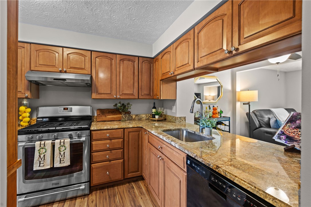 Castle Shannon, Pennsylvania 15234, United States, 2 Bedrooms Bedrooms, ,2 BathroomsBathrooms,Residential,Active,232199