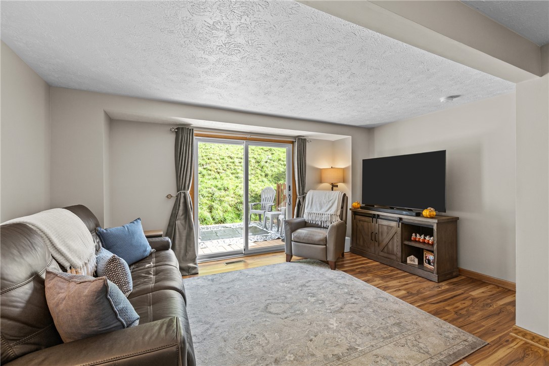 Castle Shannon, Pennsylvania 15234, United States, 2 Bedrooms Bedrooms, ,2 BathroomsBathrooms,Residential,Active,232199