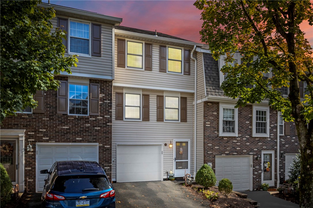 Castle Shannon, Pennsylvania 15234, United States, 2 Bedrooms Bedrooms, ,2 BathroomsBathrooms,Residential,Active,232199