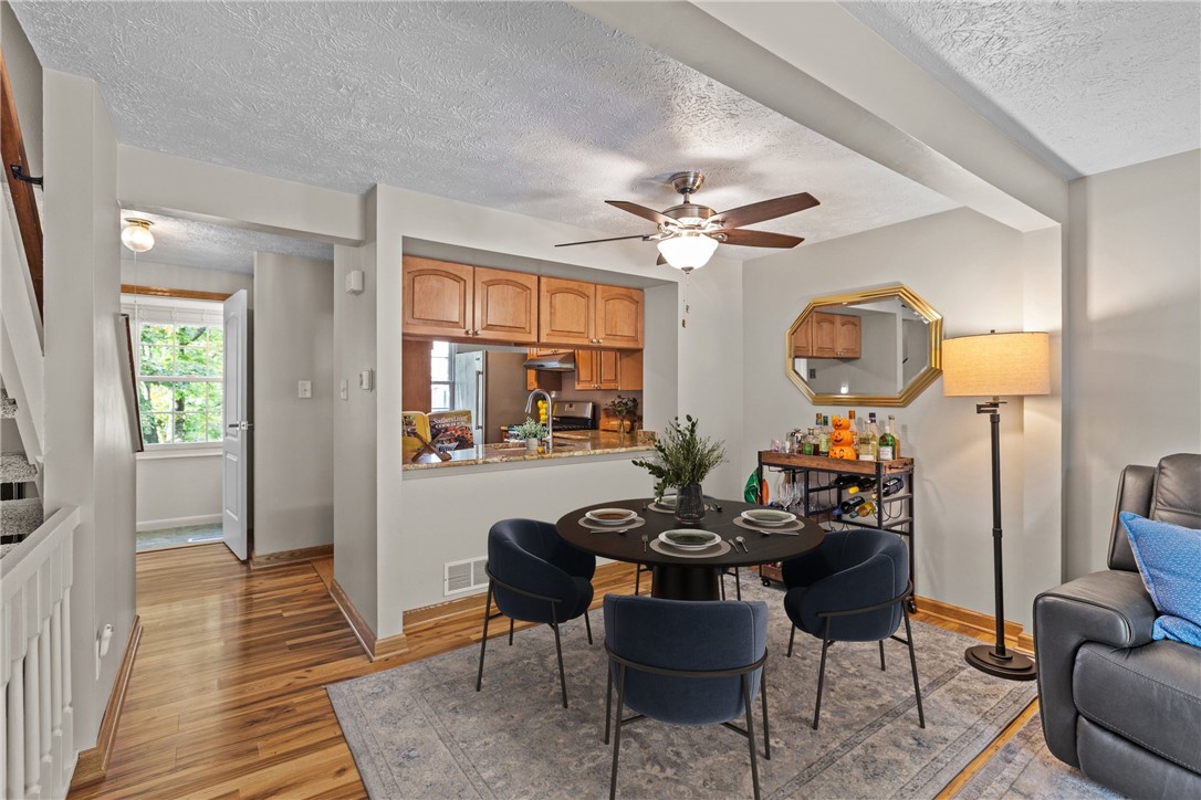 Castle Shannon, Pennsylvania 15234, United States, 2 Bedrooms Bedrooms, ,2 BathroomsBathrooms,Residential,Active,232199