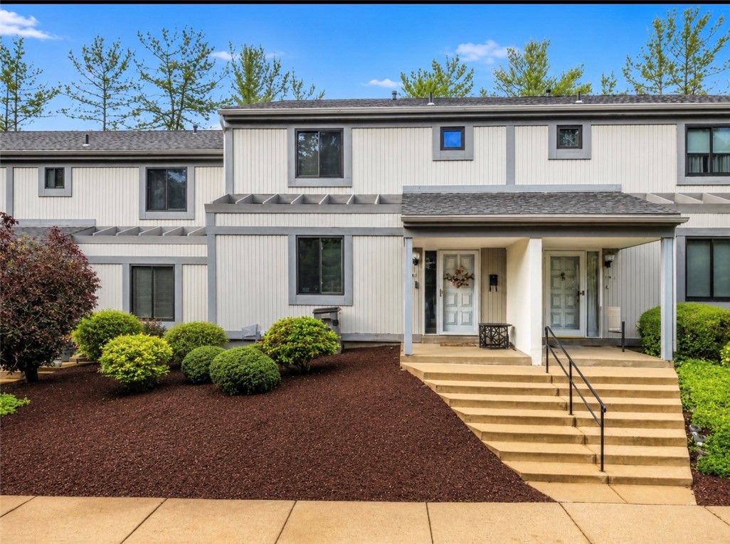 Photo 1 of 22 — 1561 Pinehurst, Upper St Clair, PA 15241
