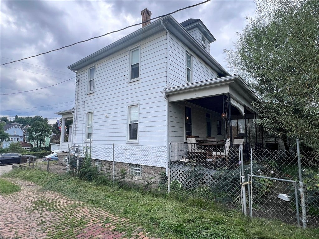 1415 Maple Ave