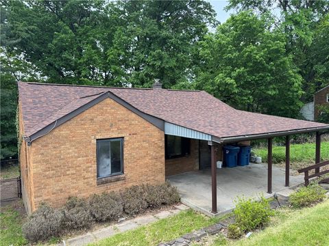 Photo of 136 Rosewood Dr, Pittsburgh, PA 15235 (MLS # 1759870)