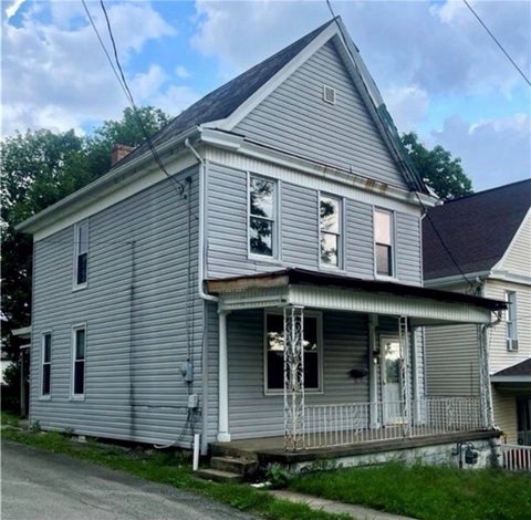 Townhouse For Sale - 5 Hacker Ave Ave<br/> Jeannette, PA 15644