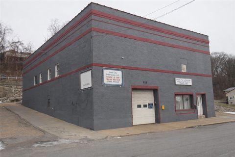 Photo of 855 6th Ave, Brackenridge, PA 15014 (MLS # 1738153)