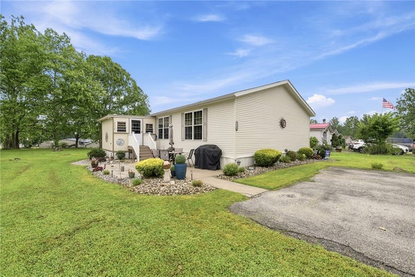1134 ATLANTIS DR, WEST NEWTON, PA 15089 - Image 4dd17faa1dc042b0c90d3d0d720c64f1/1879504283