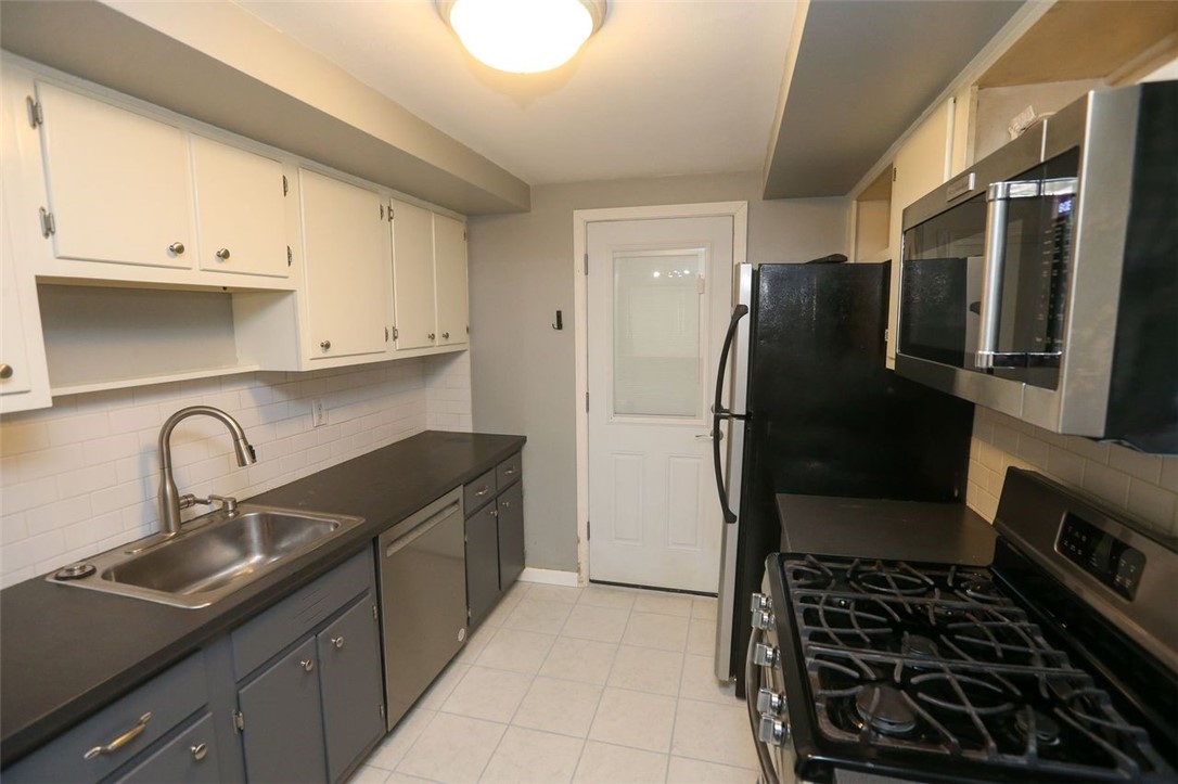 Mt Lebanon, Pennsylvania 15234, United States, 3 Bedrooms Bedrooms, ,2 BathroomsBathrooms,Residential,Contingent,203340