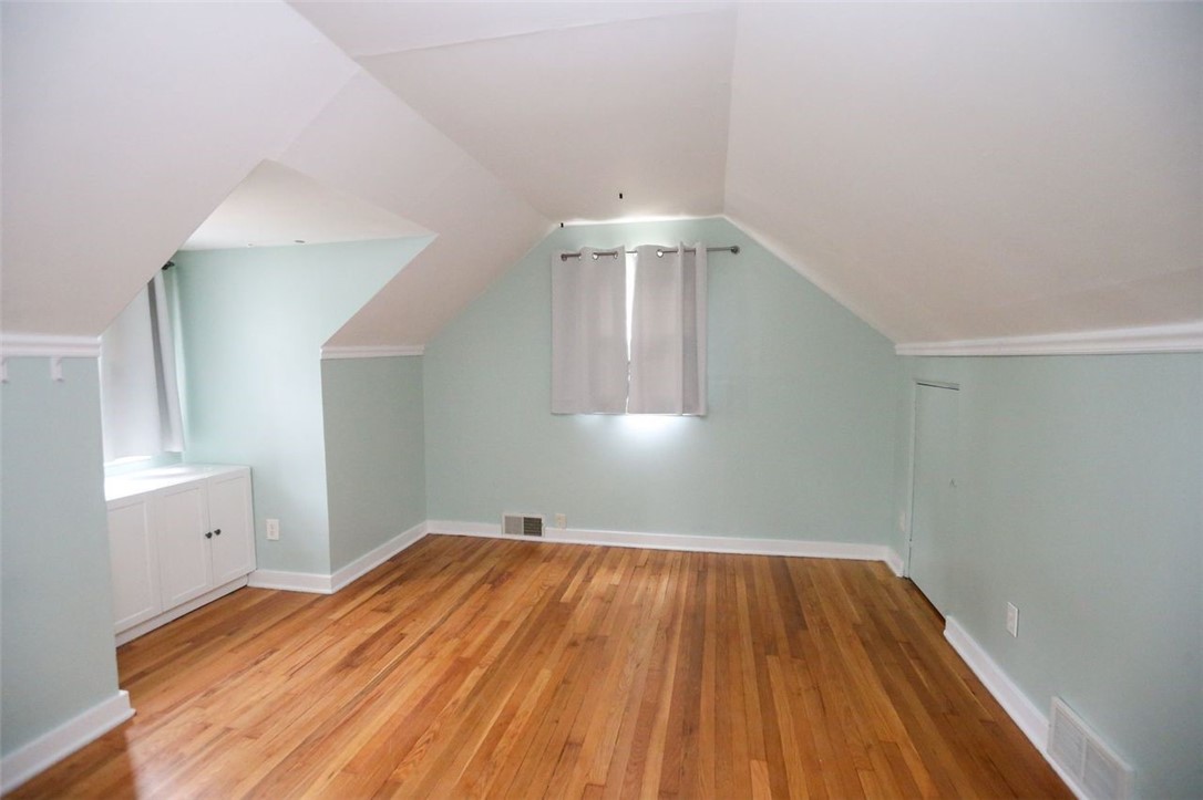 Mt Lebanon, Pennsylvania 15234, United States, 3 Bedrooms Bedrooms, ,2 BathroomsBathrooms,Residential,Contingent,203340