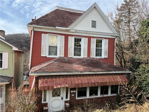 Photo of 327 3rd St, Leechburg, PA 15656 (MLS # 1731977)